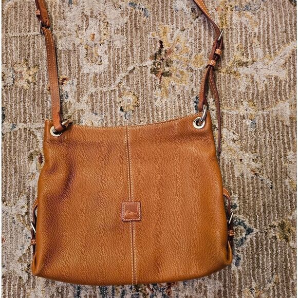 Dooney and Bourke tan pebbled leather bag. - Picture 9 of 10